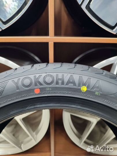 Yokohama Advan Sport V105S 245/45 R19 и 275/40 R19 105Y