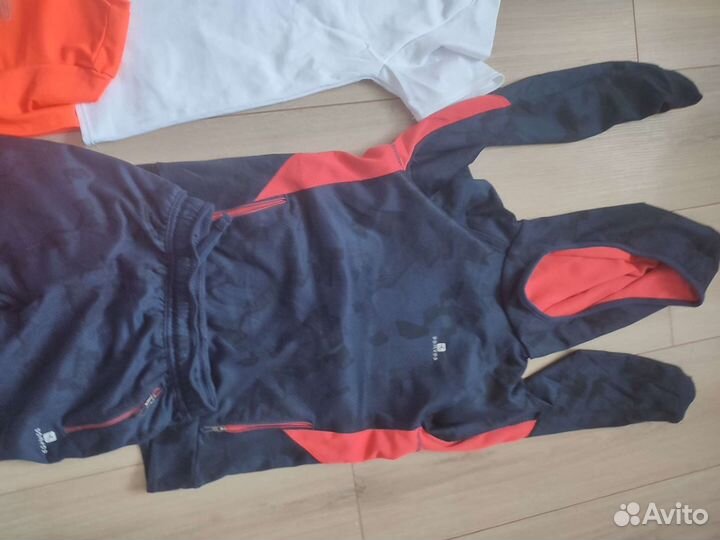 Тренировочный костюм + футболки 134-140