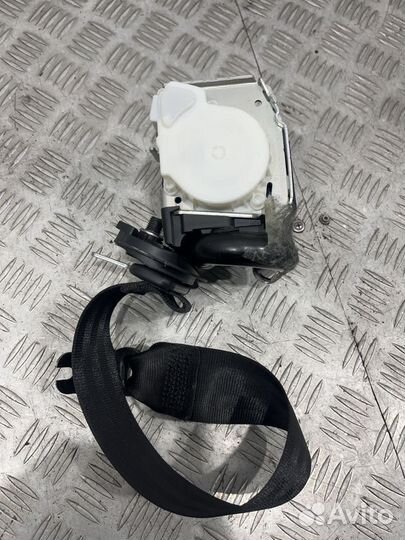 Ремень безопасности с пиропатроном Audi SQ7