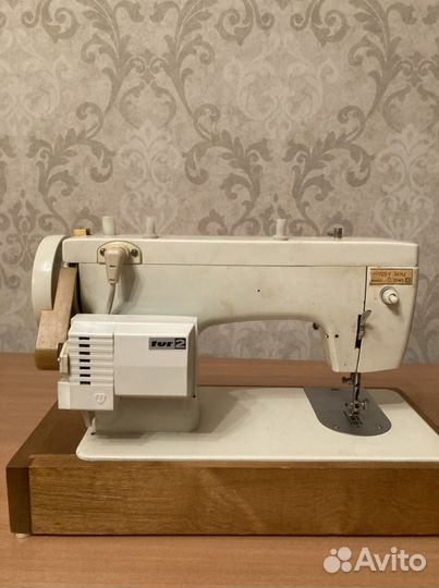 Швейная машина Чайка 132 М