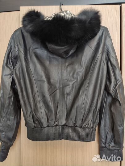 Кожаный бомбер женский