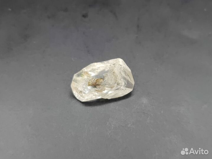 Херкимерский алмаз с включением нефти