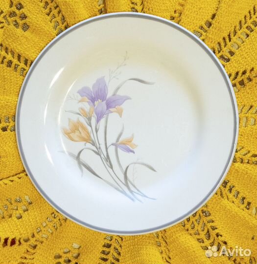 Большая тарелка фарфор, 4 штуки