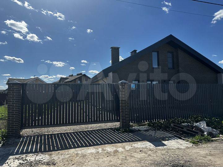 Дом 195 м² на участке 7 сот.