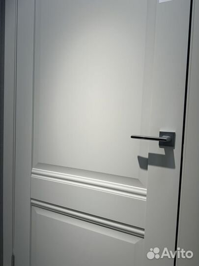 Двери межкомнатные светло серые Пилот steel