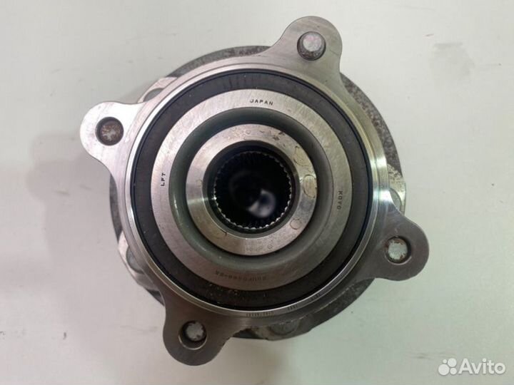 Ступица передняя левая Toyota Land Cruiser 200