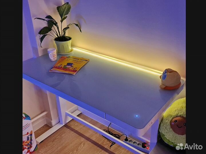 Рабочий стол стеклянный