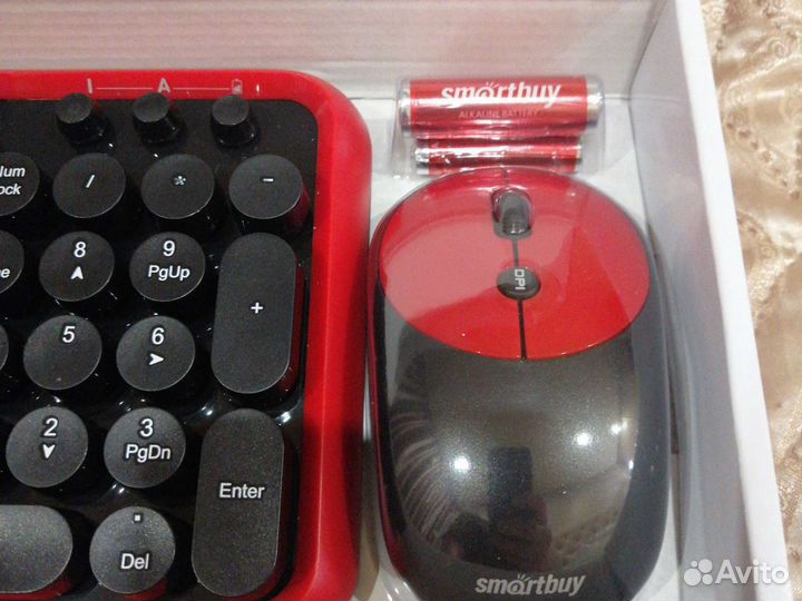 Беспроводная клавиатура и мышь