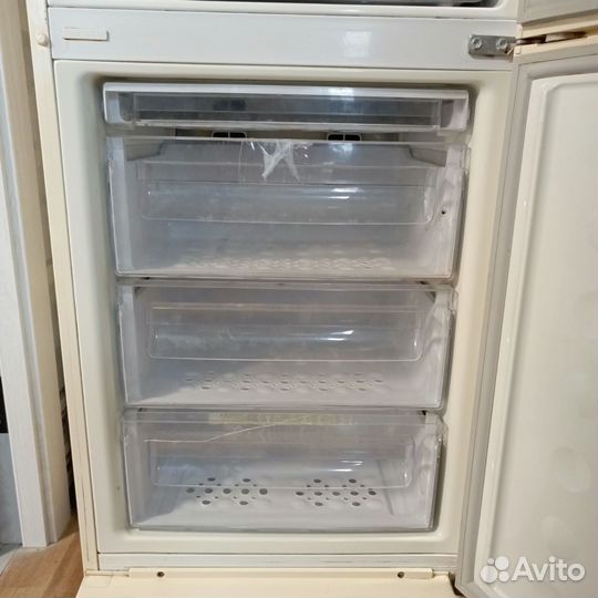 Холодильник Samsung