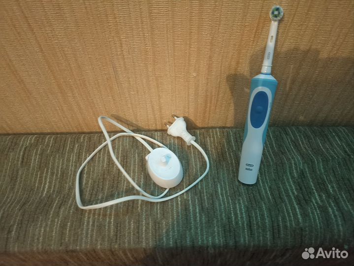 Зубная щетка oral b