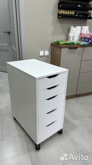 Тумба на колесиках