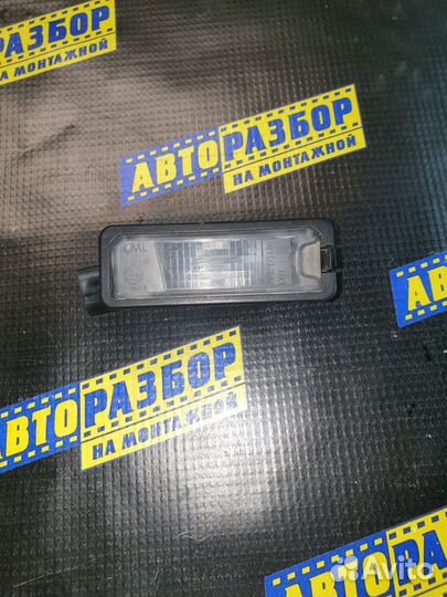 Плафон освещения номерного знака Фольксваген Гольф