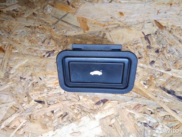 Кнопка открывания багажника Audi A8 D4 long 4.2