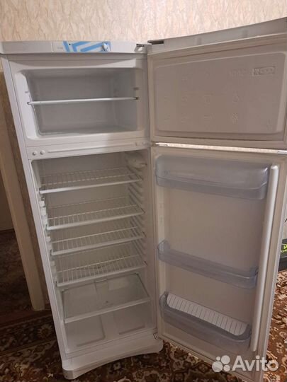 Холодильник бу indesit