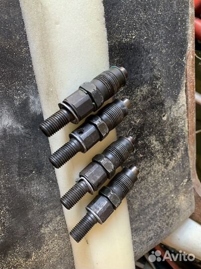 Форсунки RF-R2 Mazda - Nissan (Bongo - Vanette)