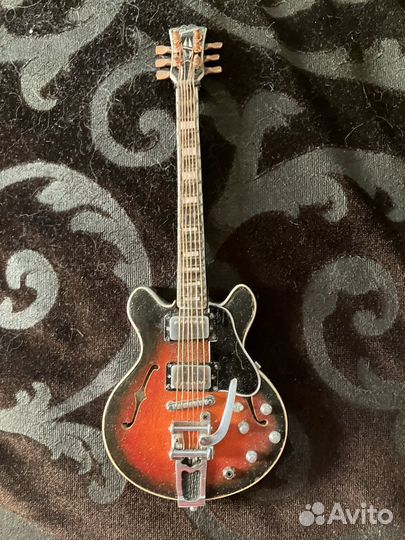 Миниатюрная копия гитары Gibson ES-355