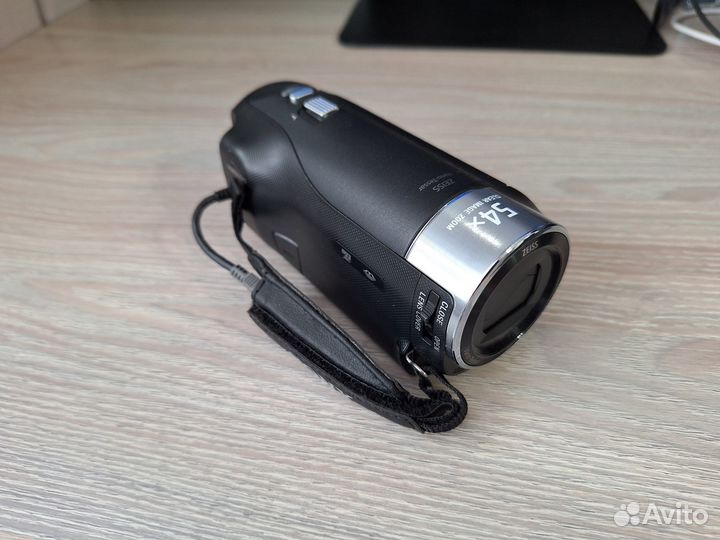 Видеокамера Sony HDR-CX240E