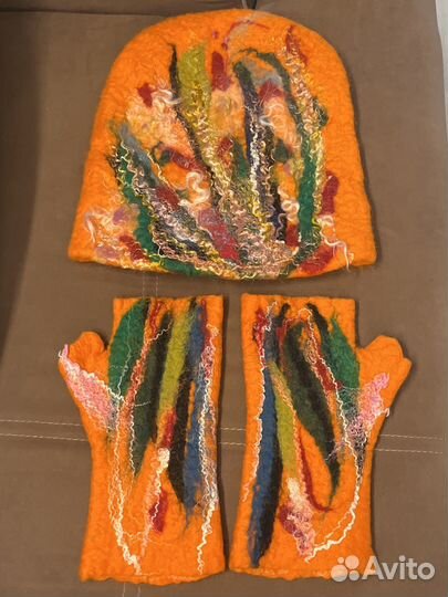 Комплект шапка и митенки