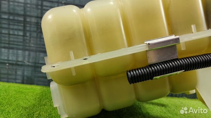 Бачок расширительный Cadillac Escalade LQ9 2004