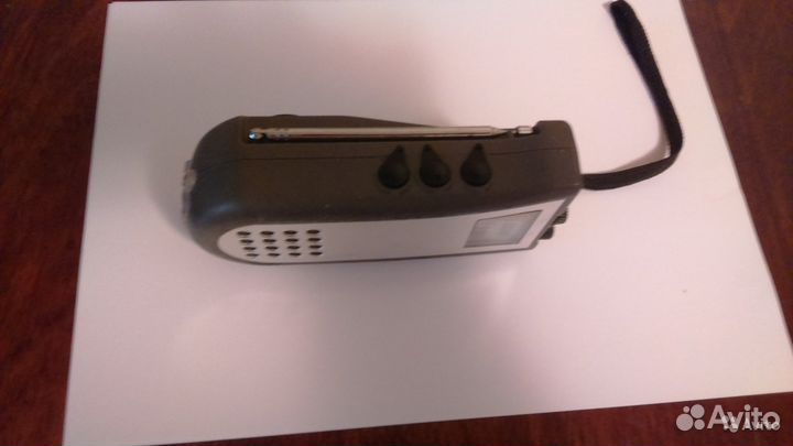 Радиоприемник фонарь динамомашина