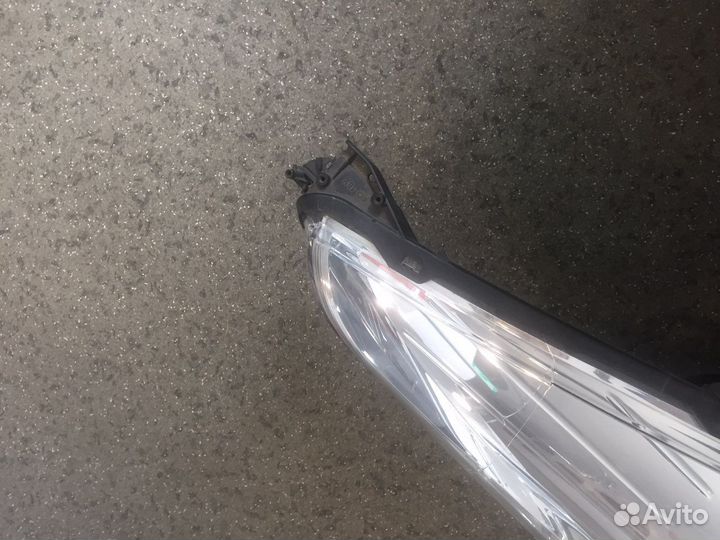 Фара правая Peugeot 3008