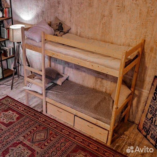 Двухъярусная кровать из дерева