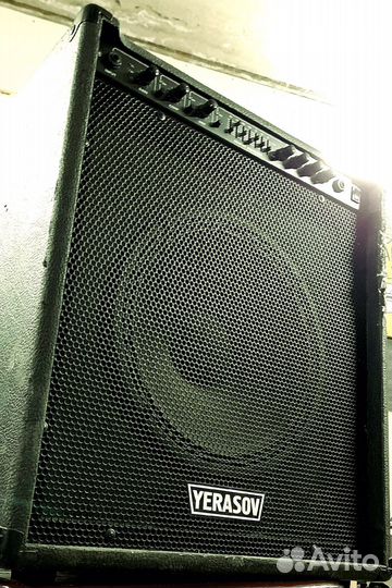 Басовый комбоусилитель