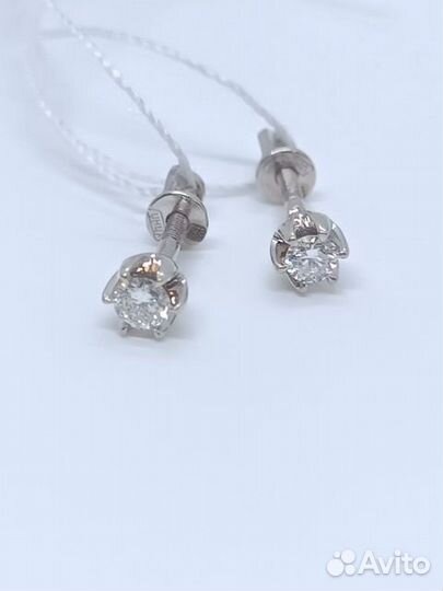 Золотые серьги с бриллиантом