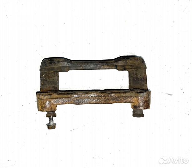 Скоба суппорта тиана j32