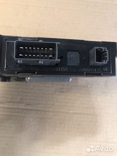 Моторчик стеклоподъемника правый Peugeot 307