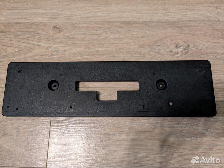 Подиум номерного знака Geely Coolray