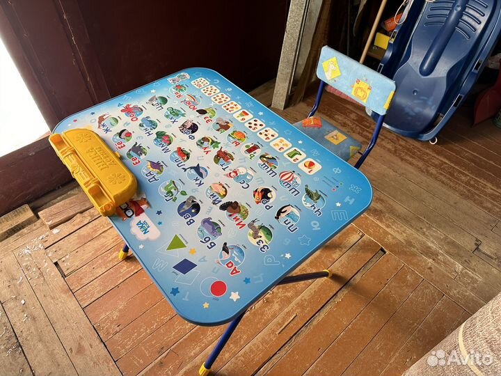 Детский стол со стулом