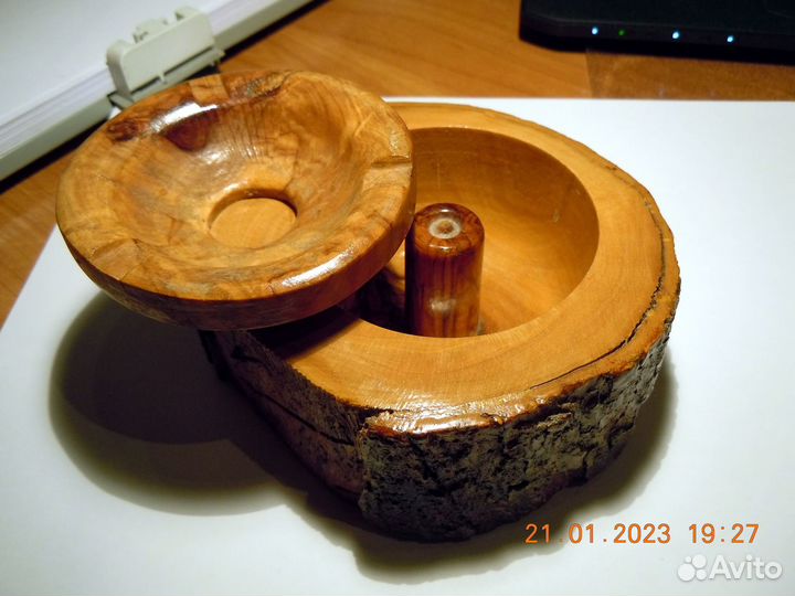 Пепельница из тропического дерева