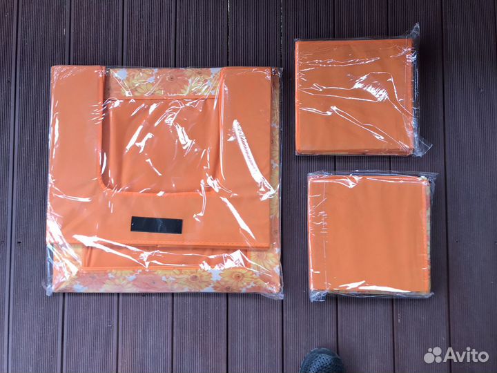 Набор складной мебели: Стол и пуфики