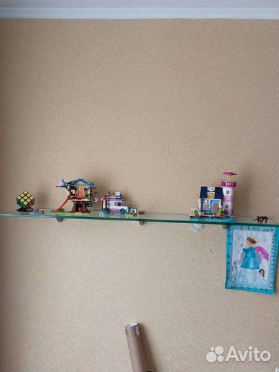 Стеклянная полка с кронштейнами