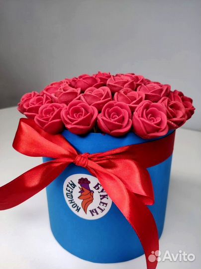 Красные Розы из Белого Шоколада - 37 шт в Коробке