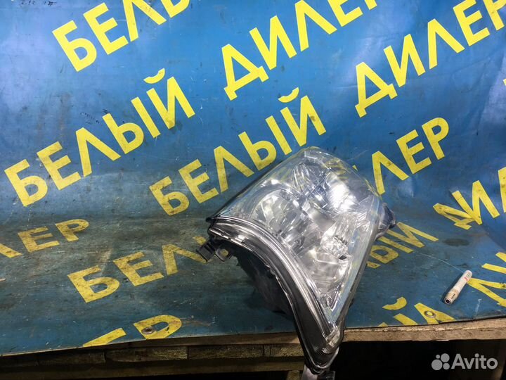 Передняя левая фара Toyota Land Cruiser 200
