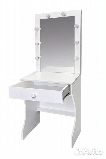Туалетный столик с зеркалом и подсветкой