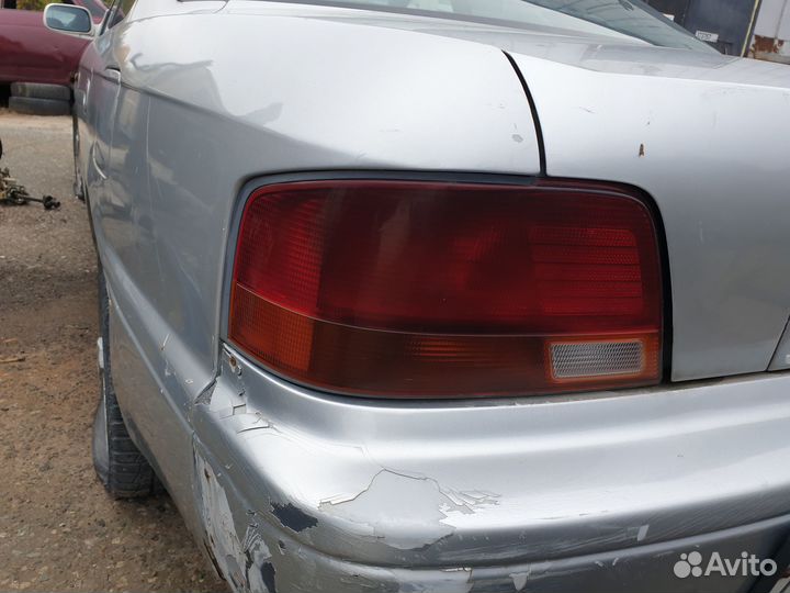 Фонарь задний левый Toyota Vista V40