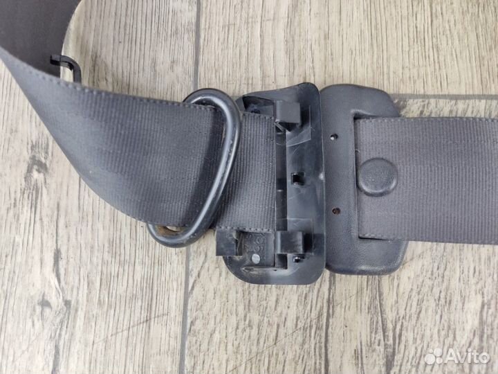 Ремень безопасности задний левый Carina E