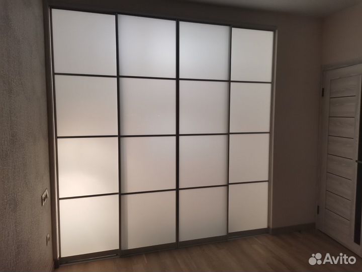 Стеклянные раздвижные двери. Перегородка