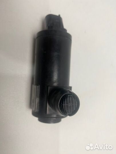 Моторчик бочка стеклоомывателя передний Toyota