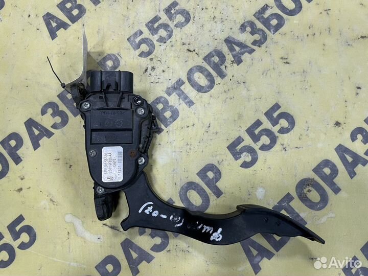 Педаль газа Ford Fusion