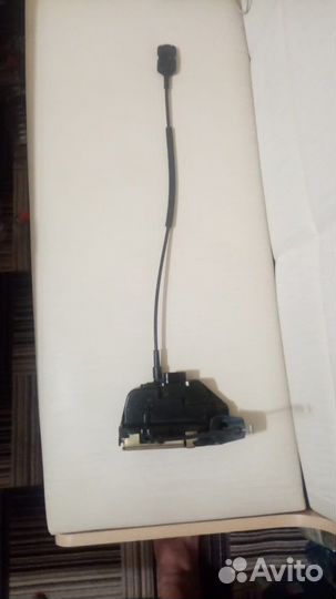 Замок передней левой двери nissan