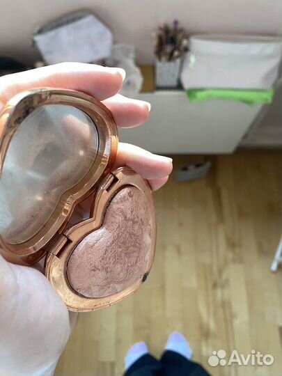 Too faced хайлайтер