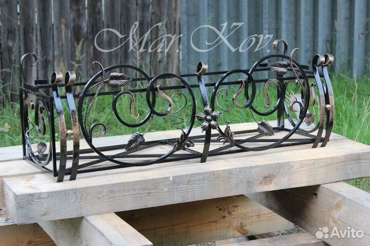 Кованная цветочница