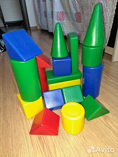 Ящик пластиковый с крышкой для игрушек