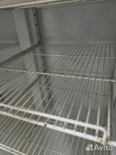 Холодильный шкаф -витрина для напитков