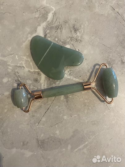 Набор гуаша нефритовый. Ролик и скребок