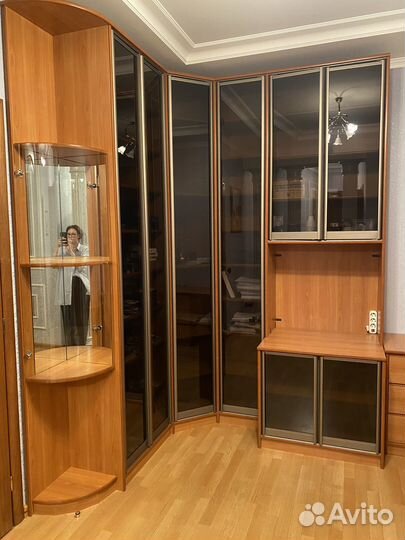 Угловой книжный шкаф бу